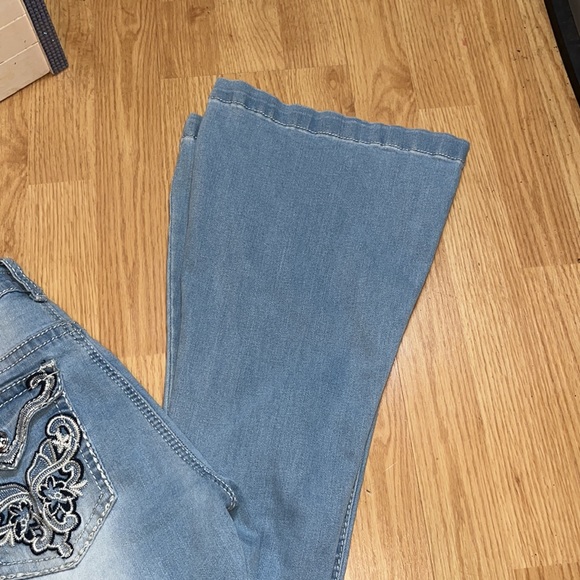NWT SUPER FLARE BEAUTIFUL DETAILED POCKETS JEANS 9/10 TRUE LEECH FLATTERING FIT - Picture 3 of 5